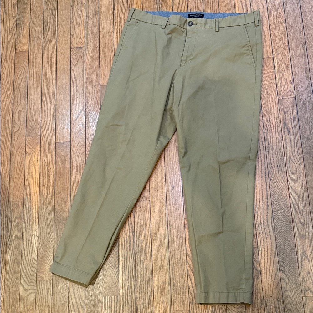 Banana Republic Men's Olive Chino Pants